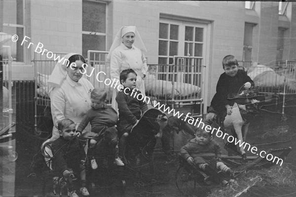 CAPPAGH HOSPITAL CHILDREN WITH TOYS FROM MT JULIET (MAJOR D.MCCALMONT)